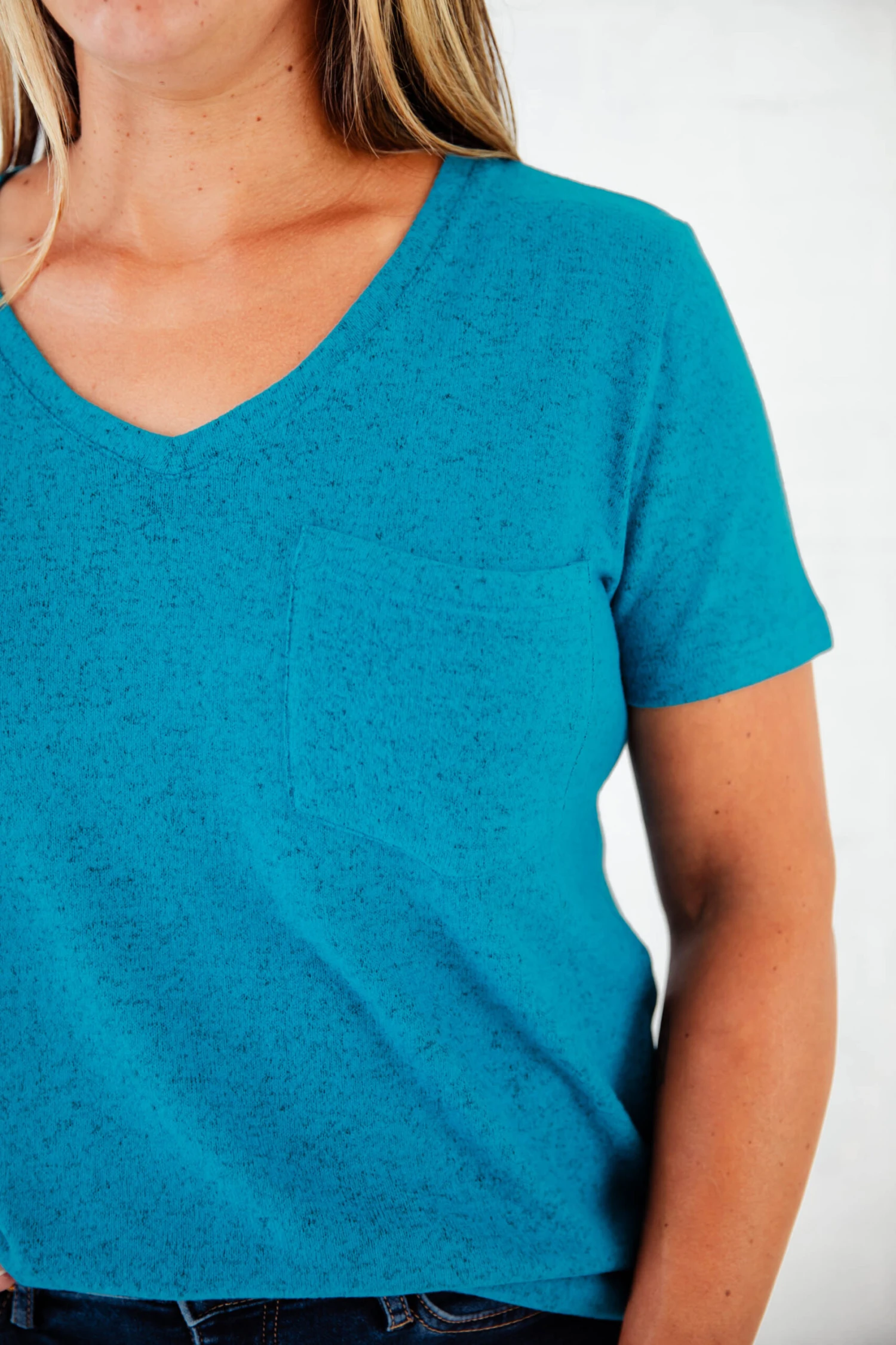 Lush Signature Blend V-Neck 2 Pack - Sandstone & Maxi Teal 5 Lush Signature Blend V-Neck 2 Pack - Sandstone & Maxi Teal - Image 3