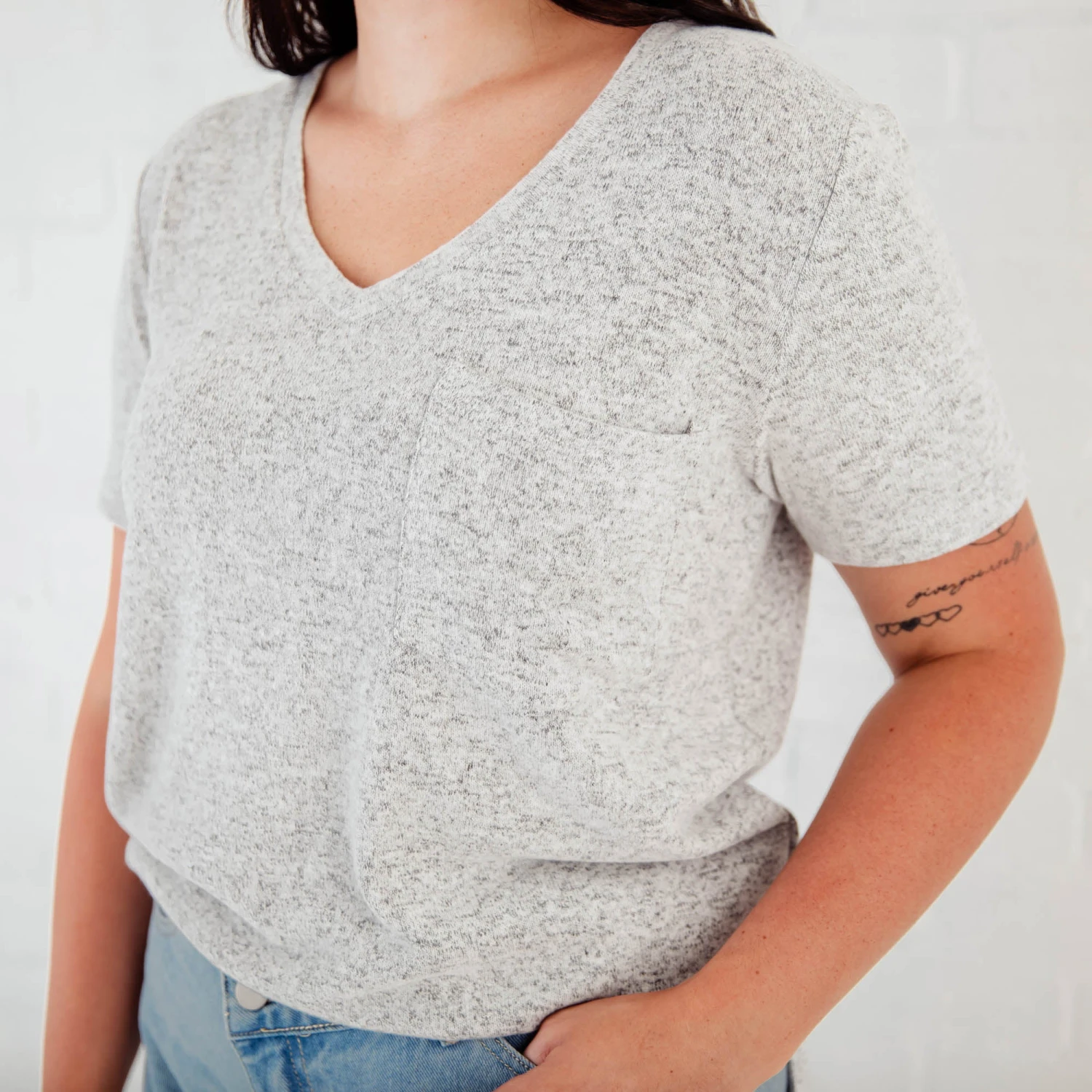 Lush Signature Blend V-Neck 2 Pack - Sandstone & Maxi Teal 4 Lush Signature Blend V-Neck 2 Pack - Sandstone & Maxi Teal - Image 2