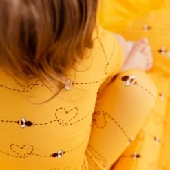 Bumble And Kind Short Sleeve Two Piece Pajamas Set -DREAMIERE Store beesshortsleevejamms 11