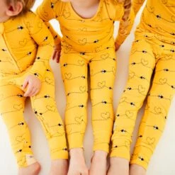 Bumble And Kind Two Piece Pajamas Set 12 Bumble And Kind Two Piece Pajamas Set -DREAMIERE Store bumbleandkindLStwopieceandruffleblanket 2