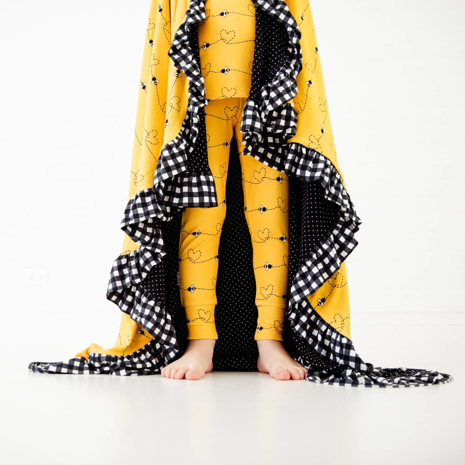 Bumble And Kind Ruffle Reversible Blanket 8 Bumble And Kind Ruffle Reversible Blanket - Image 6