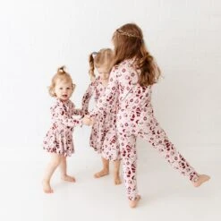 We Believe Two Piece Pajamas Set - Frosty Pink 11 We Believe Two Piece Pajamas Set - Frosty Pink -DREAMIERE Store greenandpinksantassiblings 9