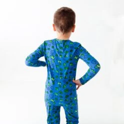 Shamrock And Roll Two Piece Pajamas Set -DREAMIERE Store shamrockstwopiecejamms 5