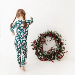 We Believe Two Piece Pajamas Set - Jolly Green 9 We Believe Two Piece Pajamas Set - Jolly Green -DREAMIERE Store webelievehuntergreentwopiecejamms 5