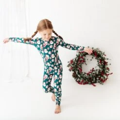 We Believe Two Piece Pajamas Set - Jolly Green 10 We Believe Two Piece Pajamas Set - Jolly Green -DREAMIERE Store webelievehuntergreentwopiecejamms 6